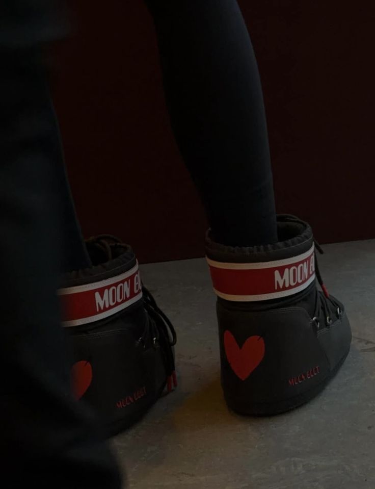 MOON BOOT